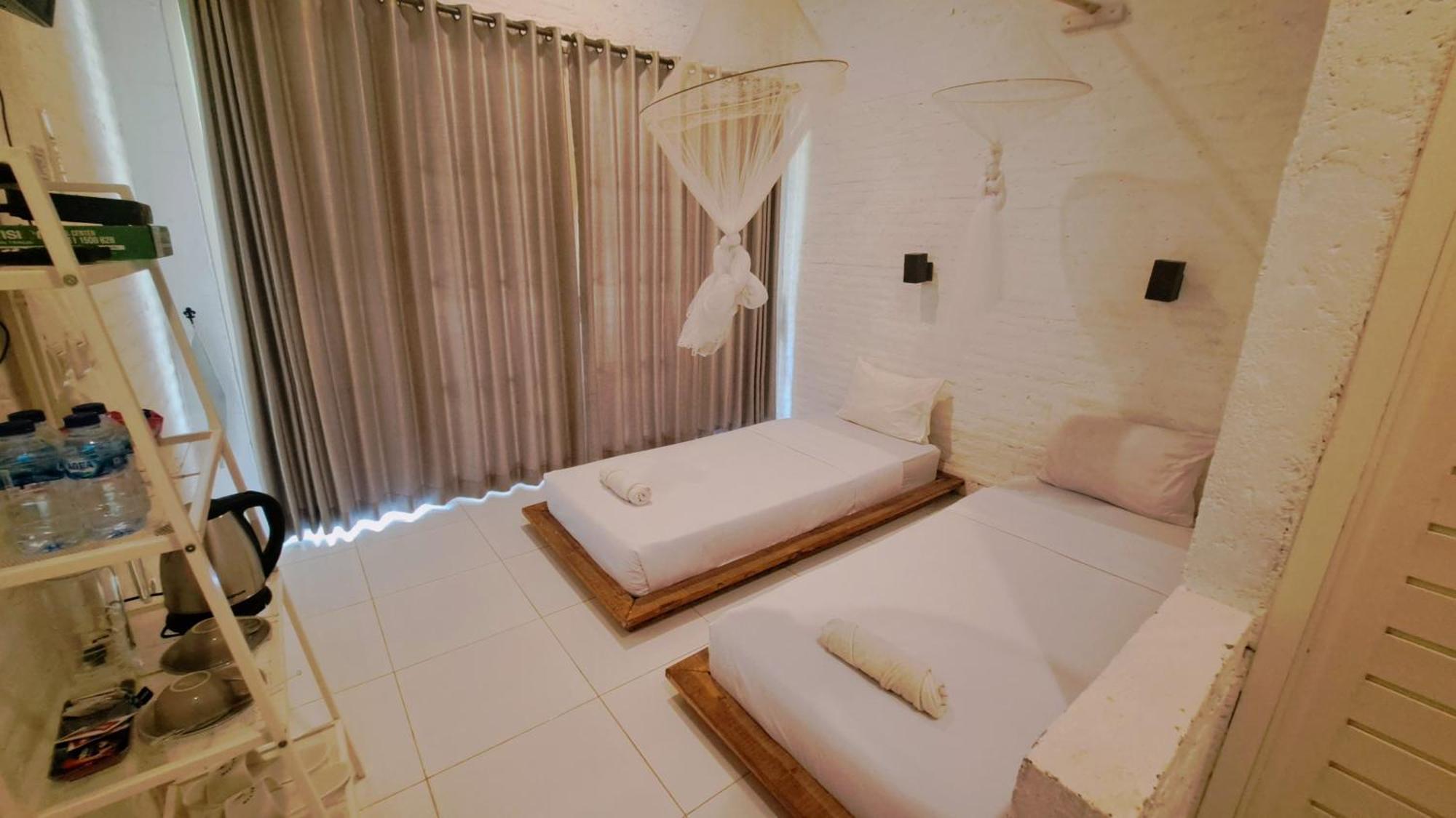 Pasir Putih Resort & Resto Maluk Exterior foto
