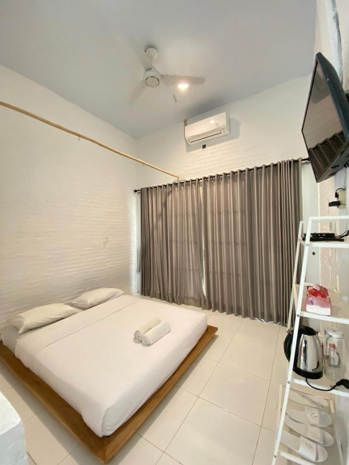 Pasir Putih Resort & Resto Maluk Exterior foto
