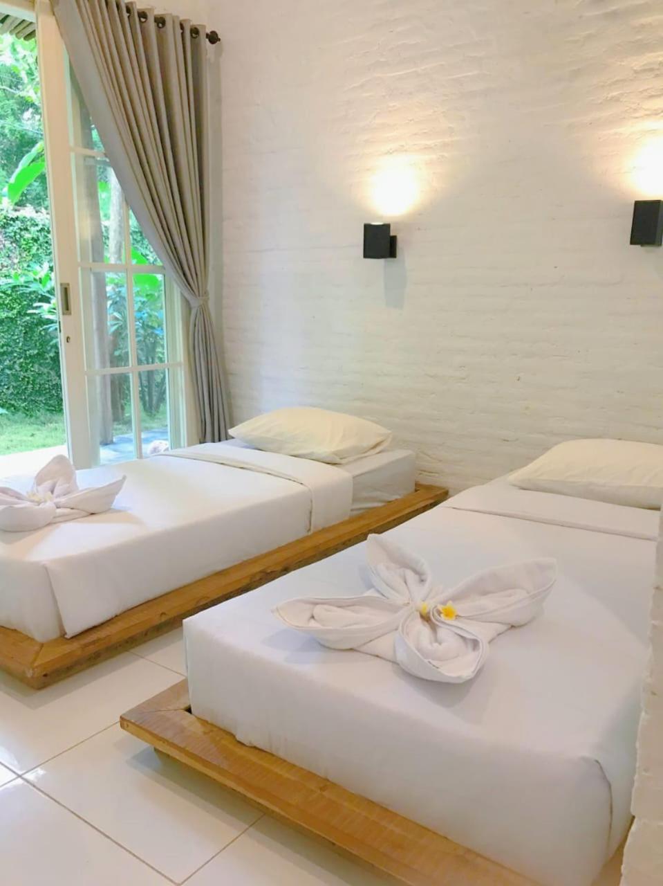 Pasir Putih Resort & Resto Maluk Exterior foto