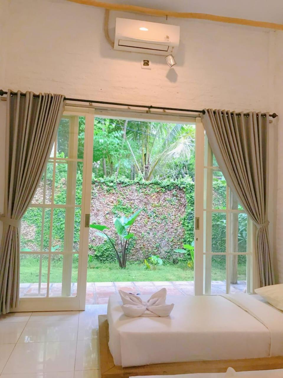 Pasir Putih Resort & Resto Maluk Exterior foto