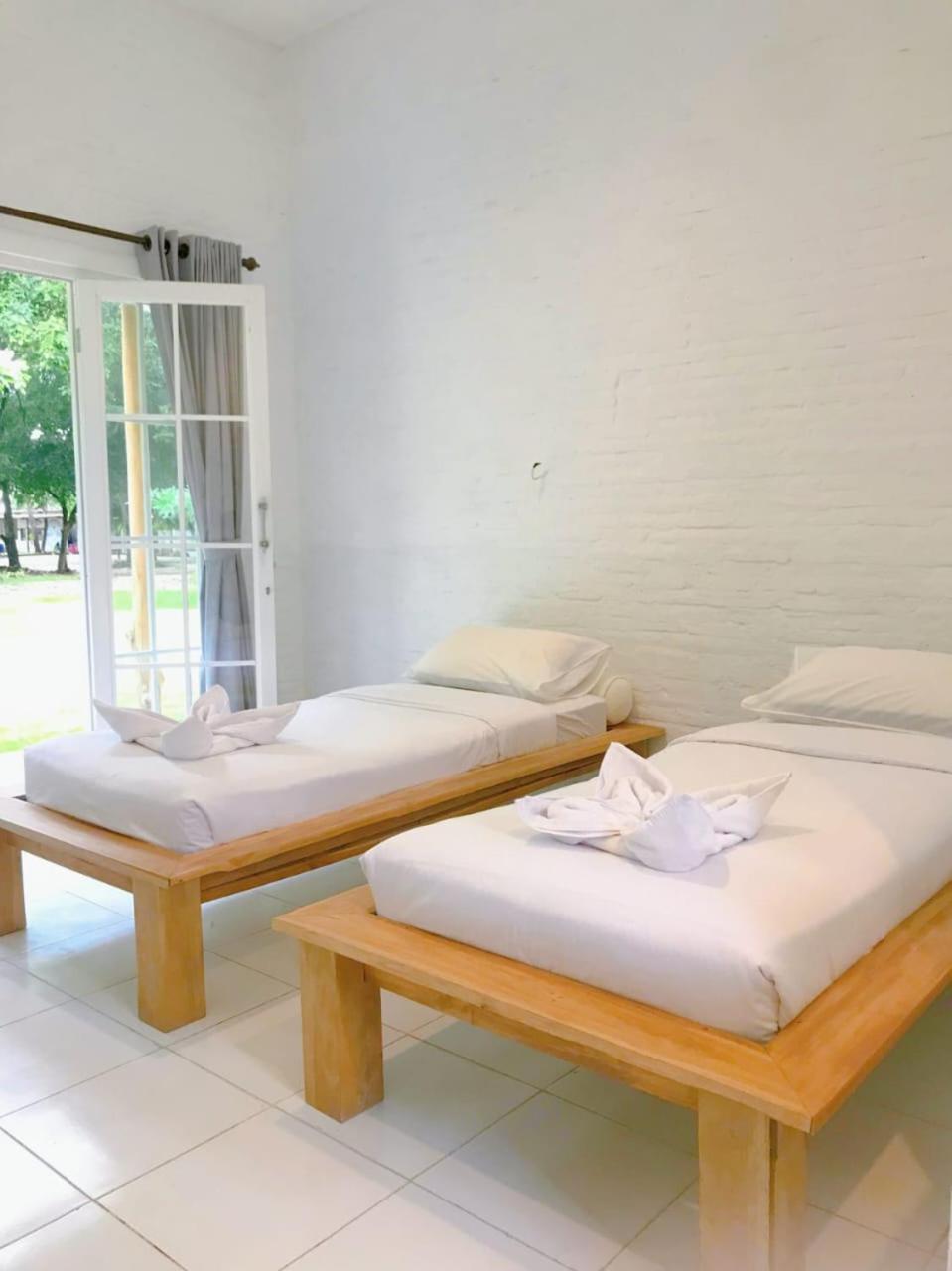 Pasir Putih Resort & Resto Maluk Exterior foto